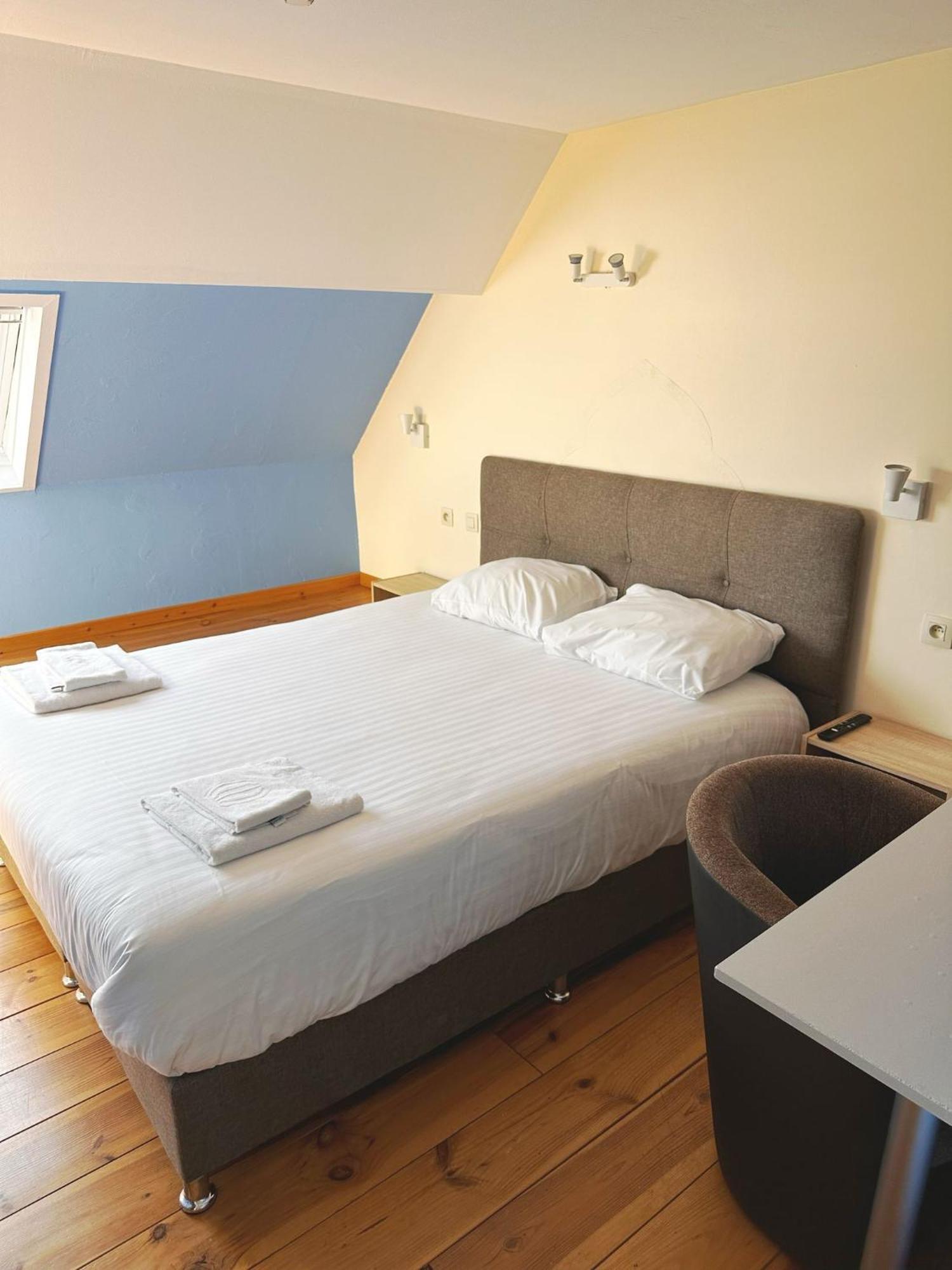 At-Pacific-Hotel Wavre Exteriör bild